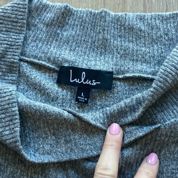 NWOT Lulu’s gray off shouldersweater - Picture 5 of 5